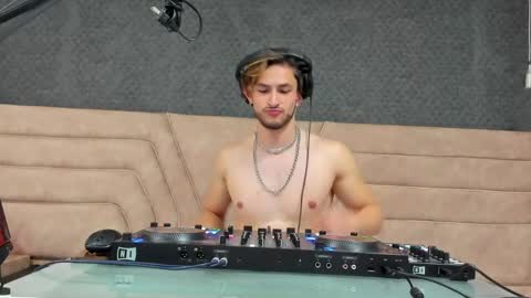 Axel  online show from 04.09.26