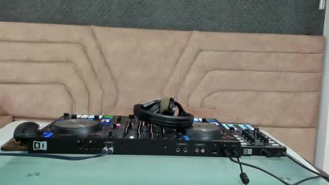 Axel  online show from 04.16.26