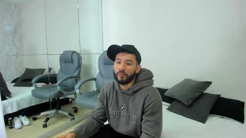 Axel online show from 05.10.26