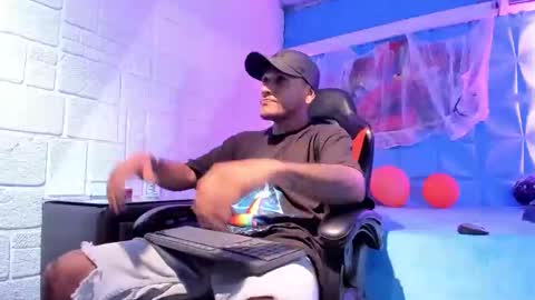 Axell Cross2 online show from 10.28.25