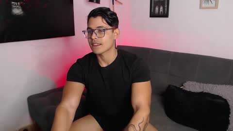 Snapshot of axell_dior chatting on 03.20.26 axell online show from 03.20.26