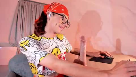 Snapshot of axellcollins chatting on 02.11.25 im your little femboy ALEX online show from 02.11.25