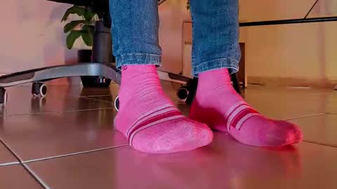 Snapshot of axellcollins chatting on 09.18.25 im your little femboy ALEX online show from 09.18.25