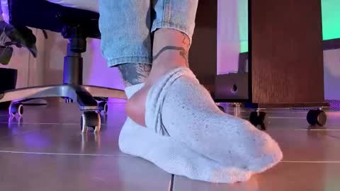 Snapshot of axellcollins chatting on 10.08.25 im your little femboy ALEX online show from 10.08.25