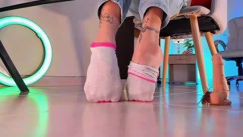 Snapshot of axellcollins chatting on 11.21.25 im your little femboy ALEX online show from 11.21.25