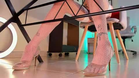 Snapshot of axellcollins chatting on 11.22.25 im your little femboy ALEX online show from 11.22.25