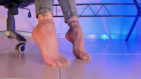 Snapshot of axellcollins chatting on 11.24.25 im your little femboy ALEX online show from 11.24.25