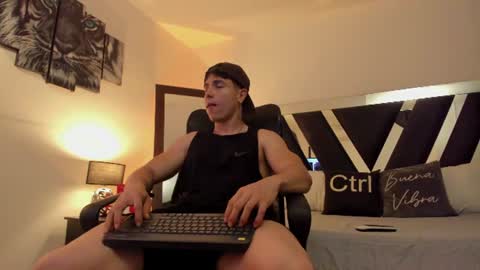 Snapshot of axelmartinezz chatting on 06.19.26 axelmartinezz online show from 06.19.26