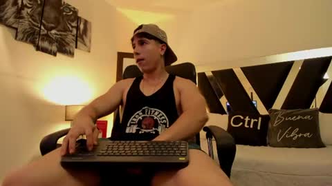 Snapshot of axelmartinezz chatting on 07.26.26 axelmartinezz online show from 07.26.26