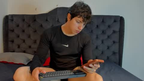 Axel Raven online show from 12.15.25