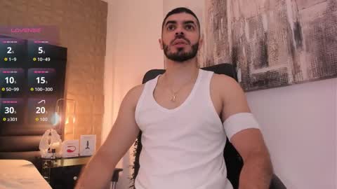 Snapshot of axelthompsom chatting on 09.21.25 Axel Thompsom online show from 09.21.25