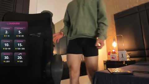 Snapshot of axelthompsom chatting on 10.02.25 Axel Thompsom online show from 10.02.25