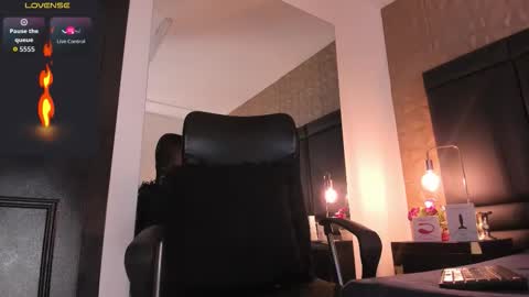 Snapshot of axelthompsom chatting on 10.03.25 Axel Thompsom online show from 10.03.25