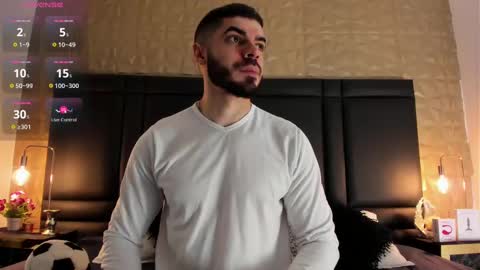 Snapshot of axelthompsom chatting on 10.11.25 Axel Thompsom online show from 10.11.25