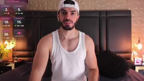 Snapshot of axelthompsom chatting on 10.13.25 Axel Thompsom online show from 10.13.25