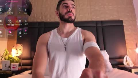 Snapshot of axelthompsom chatting on 10.18.25 Axel Thompsom online show from 10.18.25