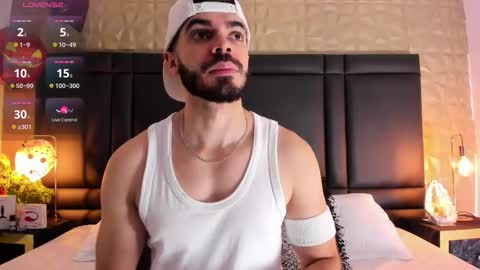 Snapshot of axelthompsom chatting on 10.21.25 Axel Thompsom online show from 10.21.25