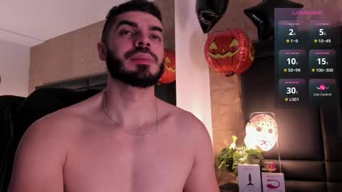 Snapshot of axelthompsom chatting on 10.27.25 Axel Thompsom online show from 10.27.25