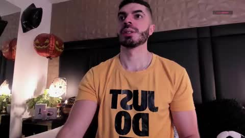 Snapshot of axelthompsom chatting on 10.28.25 Axel Thompsom online show from 10.28.25