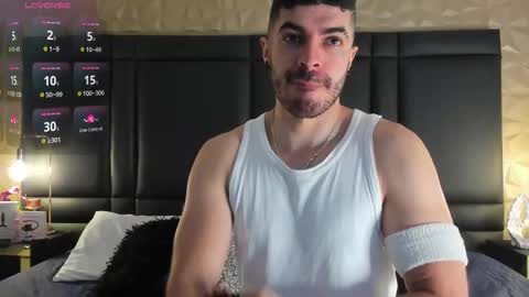 Snapshot of axelthompsom chatting on 11.05.25 Axel Thompsom online show from 11.05.25