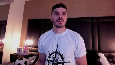 Snapshot of axelthompsom chatting on 11.06.25 Axel Thompsom online show from 11.06.25