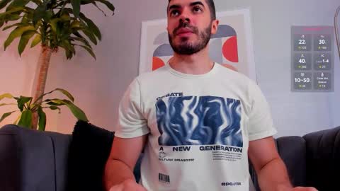 Snapshot of axelthompsom chatting on 11.29.25 Axel Thompsom online show from 11.29.25