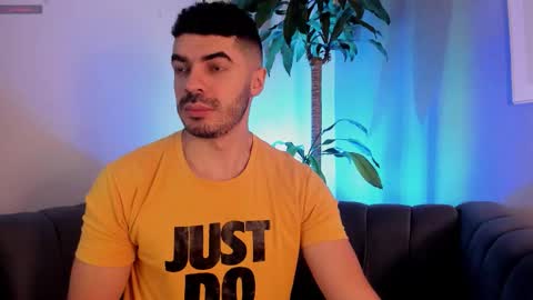 Snapshot of axelthompsom chatting on 12.14.25 Axel Thompsom online show from 12.14.25