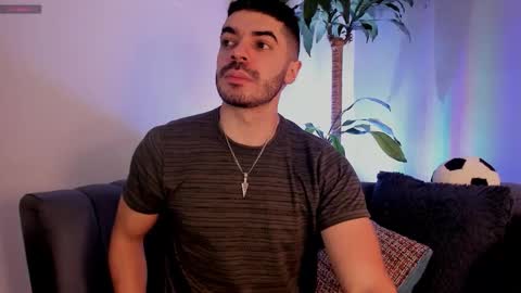 Snapshot of axelthompsom chatting on 12.16.25 Axel Thompsom online show from 12.16.25