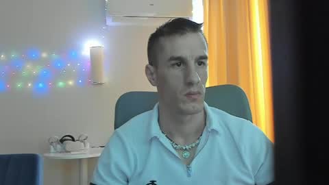 Snapshot of axl_fx chatting on 05.16.26 Axl online show from 05.16.26