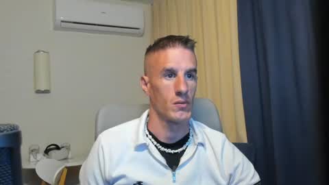 Snapshot of axl_fx chatting on 06.14.26 Axl online show from 06.14.26