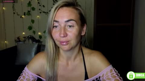 Snapshot of ay_kiss_jully chatting on 09.08.25 Jully online show from 09.08.25