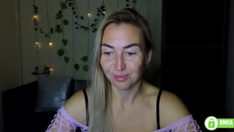 Snapshot of ay_kiss_jully chatting on 09.29.25 Jully online show from 09.29.25