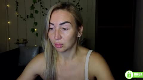 Snapshot of ay_kiss_jully chatting on 10.05.25 Jully online show from 10.05.25