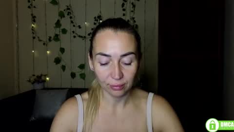 Snapshot of ay_kiss_jully chatting on 10.20.25 Jully online show from 10.20.25