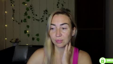 Snapshot of ay_kiss_jully chatting on 10.26.25 Jully online show from 10.26.25