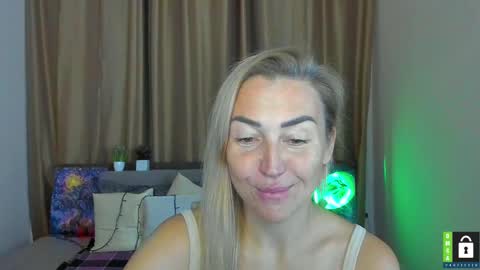 Snapshot of ay_kiss_jully chatting on 11.08.25 Jully online show from 11.08.25