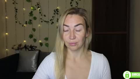 Snapshot of ay_kiss_jully chatting on 11.09.25 Jully online show from 11.09.25