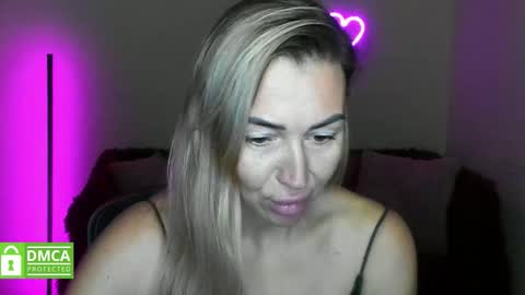 Snapshot of ay_kiss_jully chatting on 11.15.25 Jully online show from 11.15.25