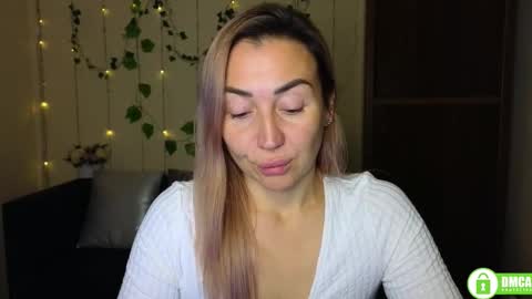 Snapshot of ay_kiss_jully chatting on 11.18.25 Jully online show from 11.18.25