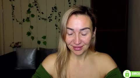 Snapshot of ay_kiss_jully chatting on 12.02.25 Jully online show from 12.02.25