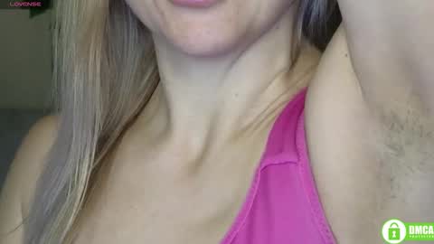 Snapshot of ay_kiss_jully chatting on 12.17.25 Jully online show from 12.17.25