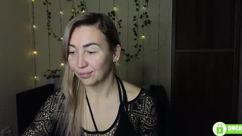 Snapshot of ay_kiss_jully chatting on 12.21.25 Jully online show from 12.21.25