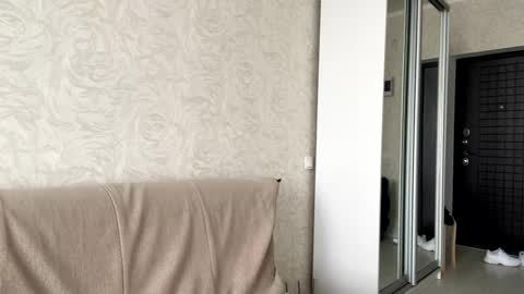 Snapshot of ayaderen chatting on 02.19.25  im Aya welcome to my room  online show from 02.19.25