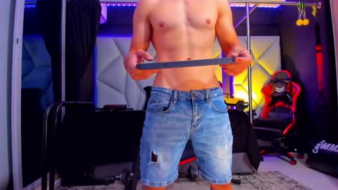 Snapshot of aydenmillerdom chatting on 11.06.25 Ayden Miller online show from 11.06.25