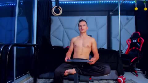 Snapshot of aydenmillerdom chatting on 11.06.25 Ayden Miller online show from 11.06.25