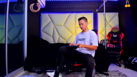 Snapshot of aydenmillerdom chatting on 11.26.25 Ayden Miller online show from 11.26.25