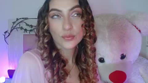 Snapshot of ayleen_m chatting on 05.26.26 AYLEEN online show from 05.26.26