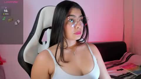 Snapshot of aylenmiller_ chatting on 06.16.26 Aylen online show from 06.16.26