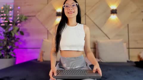 ayllin  online show from 10.24.25