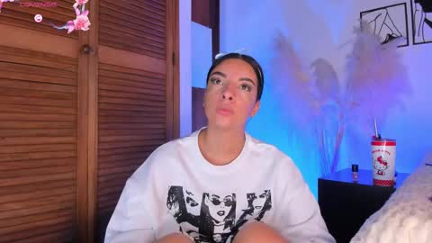 Snapshot of aylinnzambrano_ chatting on 10.01.25 Aylin online show from 10.01.25